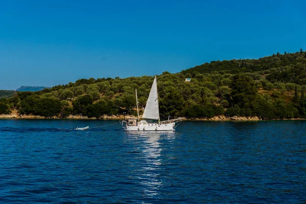 Kefalonia Grecja Lipca 2017 Łódź Morzu Fiskardo Bay — Zdjęcie stockowe