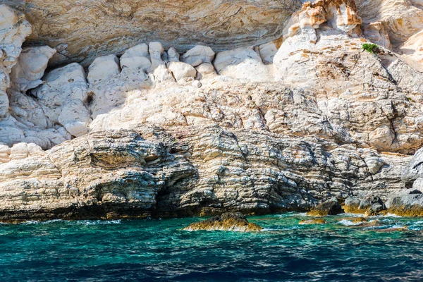 奥罗塞海湾的岩石海岸 悬崖山和海水 — 图库照片