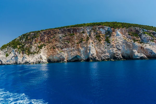 절벽과 지중해 그리스에서 — 스톡 사진