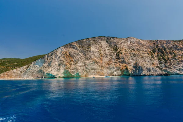 希腊悬崖和地中海的风景如画的景色 — 图库照片