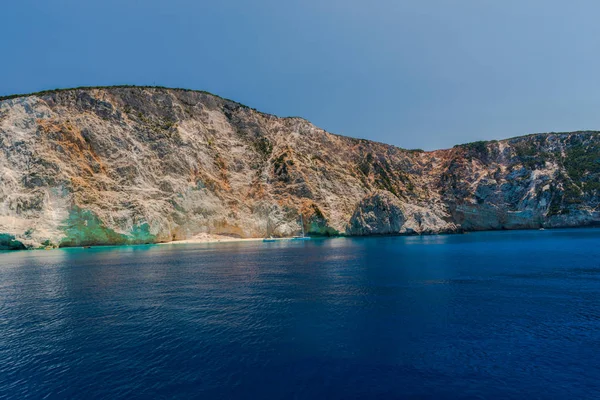 Picturesque View Cliff Mediterranean Sea Greece — Stock Photo, Image