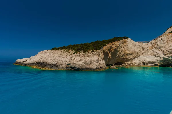 Γραφική Θέα Στο Βράχο Και Στη Μεσόγειο Θάλασσα Ελλάδα — Φωτογραφία Αρχείου