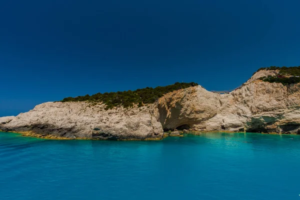 崖と地中海 ギリシャの美しい景色 — ストック写真