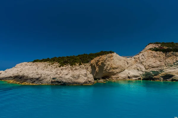 Γραφική Θέα Στο Βράχο Και Στη Μεσόγειο Θάλασσα Ελλάδα — Φωτογραφία Αρχείου