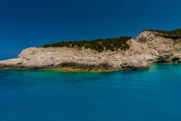 Γραφική Θέα Στο Βράχο Και Στη Μεσόγειο Θάλασσα Ελλάδα — Φωτογραφία Αρχείου