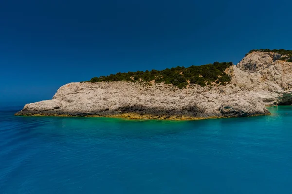 Мальовничим Видом Скелі Середземне Море Греція — стокове фото