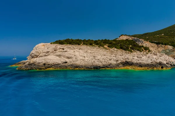 地中海の海と岩 ギリシャの美しい沿岸景色 — ストック写真