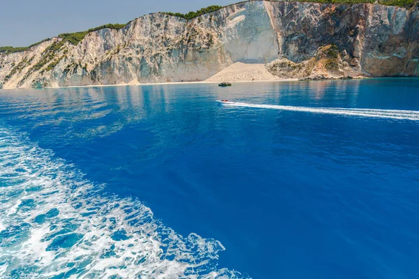 Flytande Båt Blått Vatten Lefkas Island Grekland Turism — Stockfoto