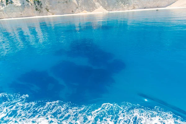 Erstaunliche Blaue Wasseroberfläche — Stockfoto