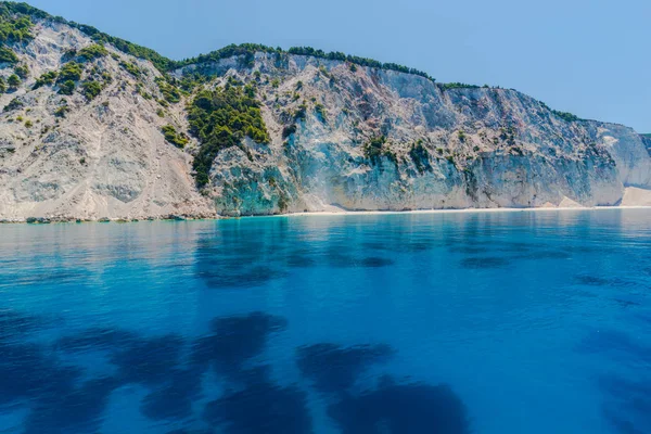 Pintoresca Vista Costera Del Mar Mediterráneo Las Rocas Grecia — Foto de Stock