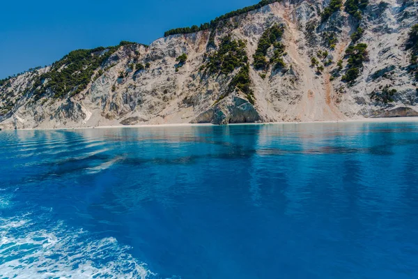 Pintoresca Vista Costera Del Mar Mediterráneo Las Rocas Grecia — Foto de Stock