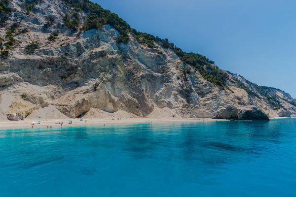 Zakynthos Grecja Sierpnia 2016 Turyści Cieszący Się Czystą Wodą Morską — Zdjęcie stockowe