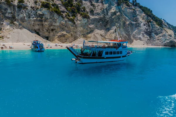 Zakynthos Griekenland Augustus 2016 Toeristen Genieten Van Het Heldere Water — Stockfoto