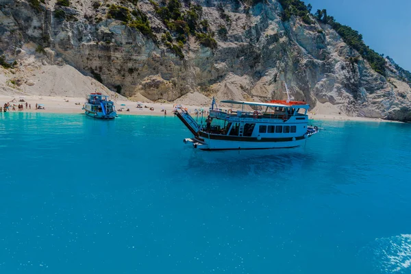 Zakynthos Griekenland Augustus 2016 Toeristen Genieten Van Het Heldere Water — Stockfoto