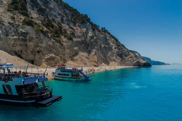 Zakynthos Grécia Agosto 2016 Turistas Desfrutam Das Águas Límpidas Mar — Fotografia de Stock