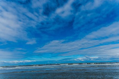 Kasvetli soğuk bir günde Deniz Manzarası, Yunanistan.