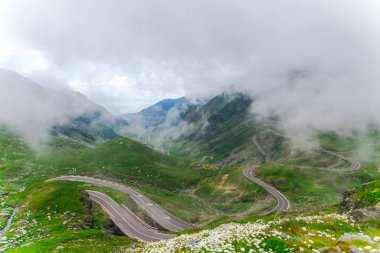 dağlar yollar ve bulutlar, Transfagarashan yolu ile