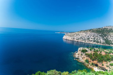 mavi deniz suyu ve gökyüzü, ada manzara