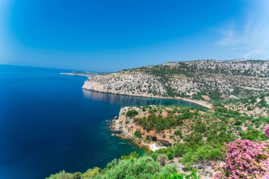 mavi deniz suyu ve gökyüzü, ada manzara