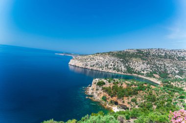 mavi deniz suyu ve gökyüzü, ada manzara