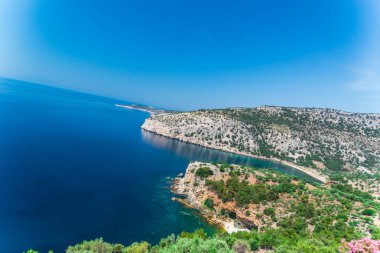 mavi deniz su ve ada peyzaj eğrisi fotoğraf