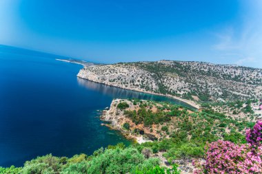 mavi deniz su ve ada peyzaj eğrisi fotoğraf