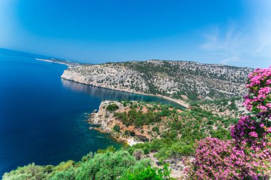 mavi deniz su ve ada peyzaj eğrisi fotoğraf