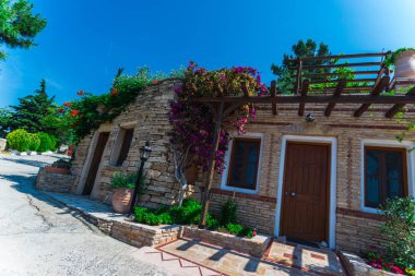 Deniz kenarında rahat binalar