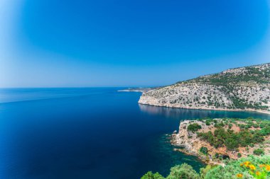 Thassos Island, Yunanistan sahil şeridi ve mavi deniz suyu 