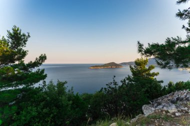 Güzel yaz manzara Yunanistan, deniz manzaralı ve su Adası 
