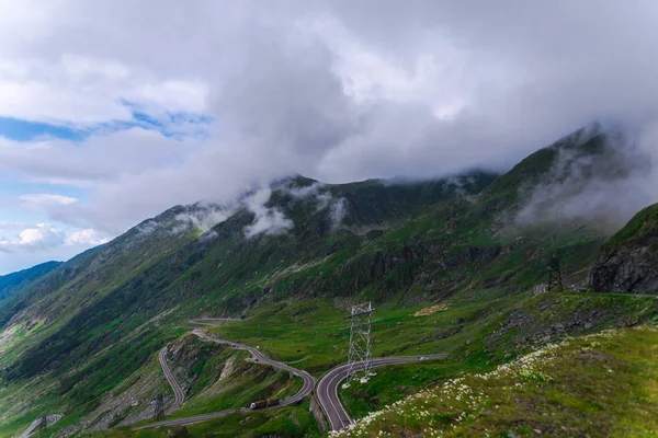 Transfagarashan Higway Green Grass Mountains Curve Roads Clouds — Stock Photo, Image