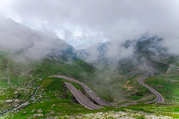 Verdi Montagne Erbose Con Strade Nuvole Transfagarashan Higway — Foto Stock