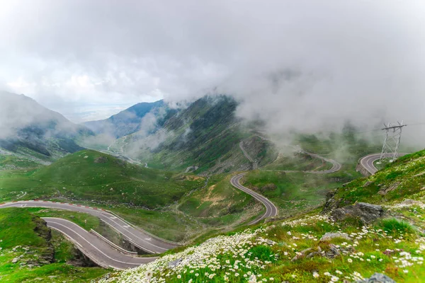 Montañas Con Caminos Nubes —  Fotos de Stock