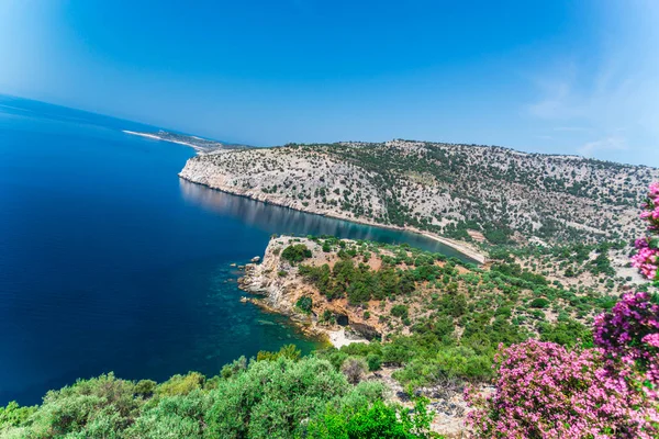 Vista Costera Del Mar Mediterráneo Las Rocas Grecia —  Fotos de Stock
