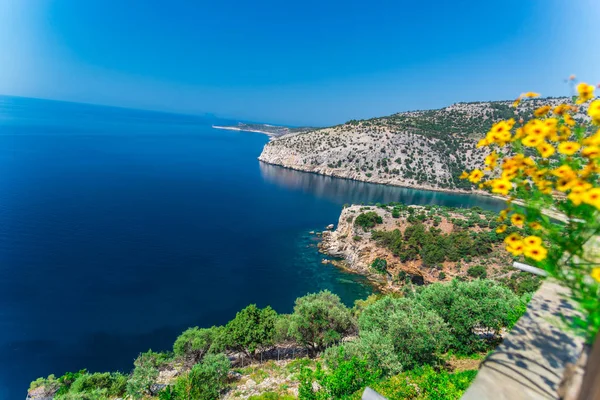 Mar Egeo Con Rocas Fondo Cielo Azul Grecia —  Fotos de Stock