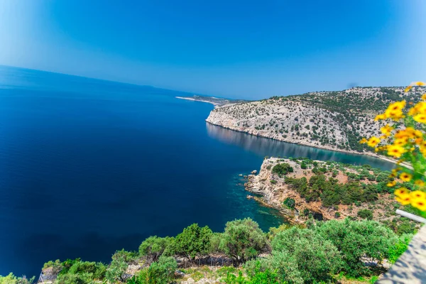 Mar Egeo Con Rocas Fondo Cielo Azul Grecia —  Fotos de Stock
