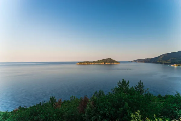 Krajobraz Piękne Lato Grecji Widok Morze Wyspę Wodzie — Zdjęcie stockowe