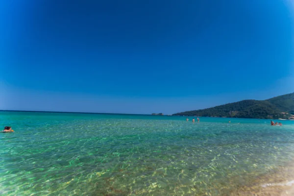 Mediterranean Açık Deniz Yüzme Insanları — Stok fotoğraf