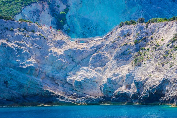 Azul Água Mar Clara Montanha Penhasco Rochoso — Fotografia de Stock