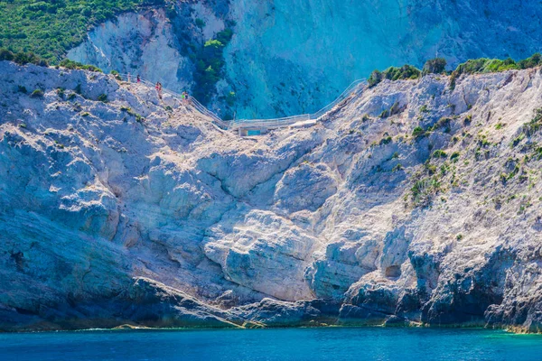 Azul Água Mar Clara Montanha Penhasco Rochoso — Fotografia de Stock