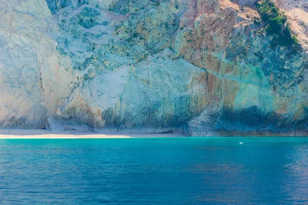 Agua Mar Azul Claro Escénico Montaña Acantilado —  Fotos de Stock