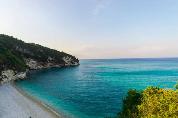 Beach Homokos Tengerpartja Kék Tenger Víz Gyönyörű Földközi Tenger Görögország — Stock Fotó