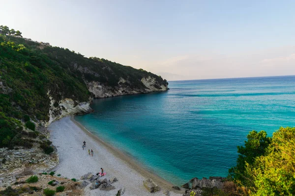 Praia Litoral Arenosa Água Mar Azul Mar Mediterrâneo Bonito Grécia — Fotografia de Stock
