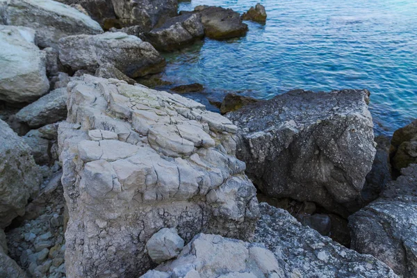 Modré Mořské Vody Rocky Kameny — Stock fotografie