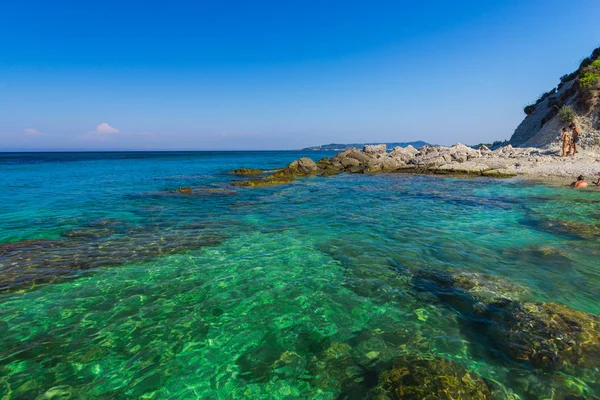 Zakynthos Řecko Srpna 2016 Turisté Užívají Čistou Mořskou Vodu — Stock fotografie