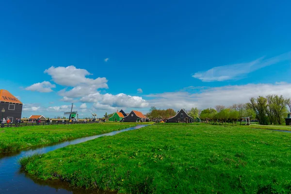 Krajina Domy Řekou Jarní Čas Nizozemsku — Stock fotografie
