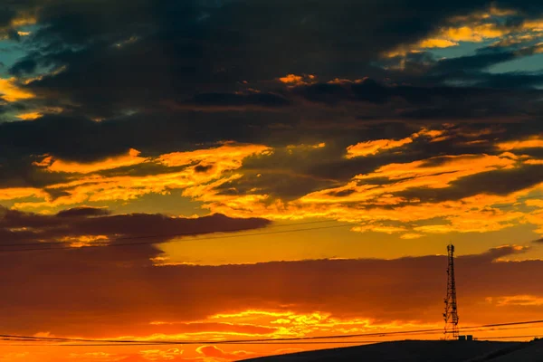 Zářivě Oranžové Slunce Nebe Elektrický Přenos Pól Věž — Stock fotografie