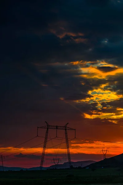 Majestatyczny Pomarańczowy Zachód Słońca Niebo Wzgórza Transmisji Polaków Niebo Piękna — Zdjęcie stockowe
