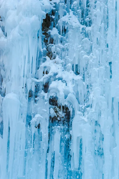 Bevroren Waterval Ijspegels Winter — Stockfoto