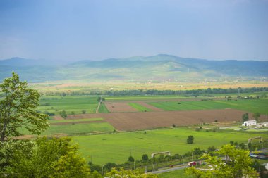 Yeşil tepeler manzara arka plan